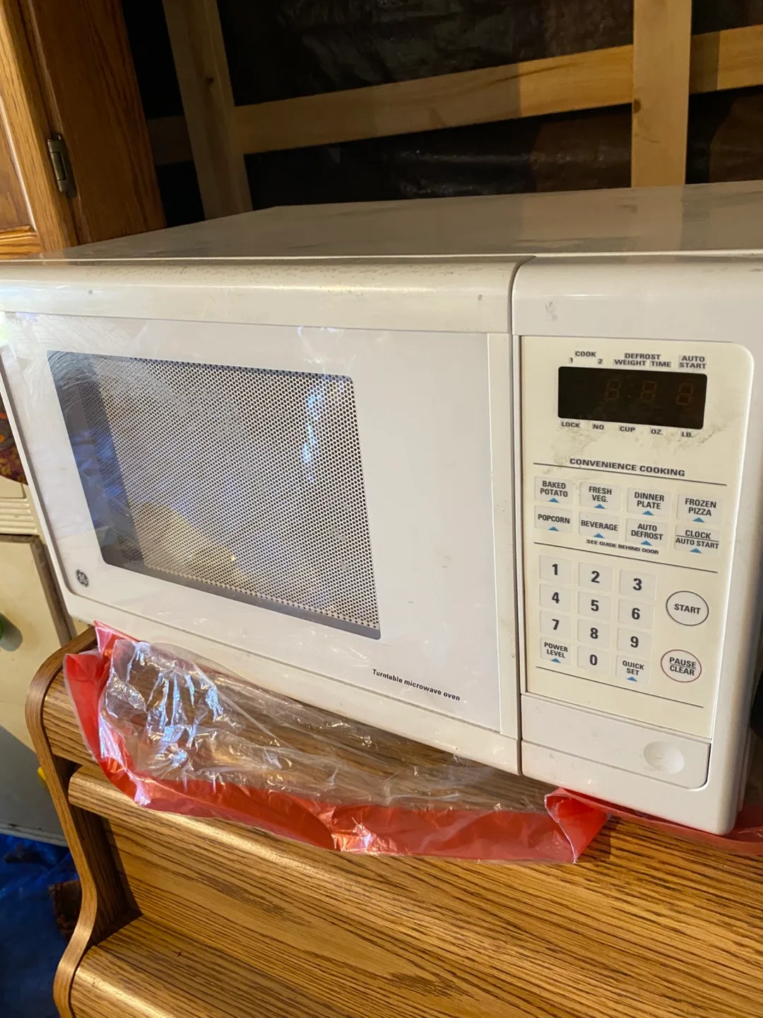 GE Microwave Oven - Model JE635WCC01 thumbnail