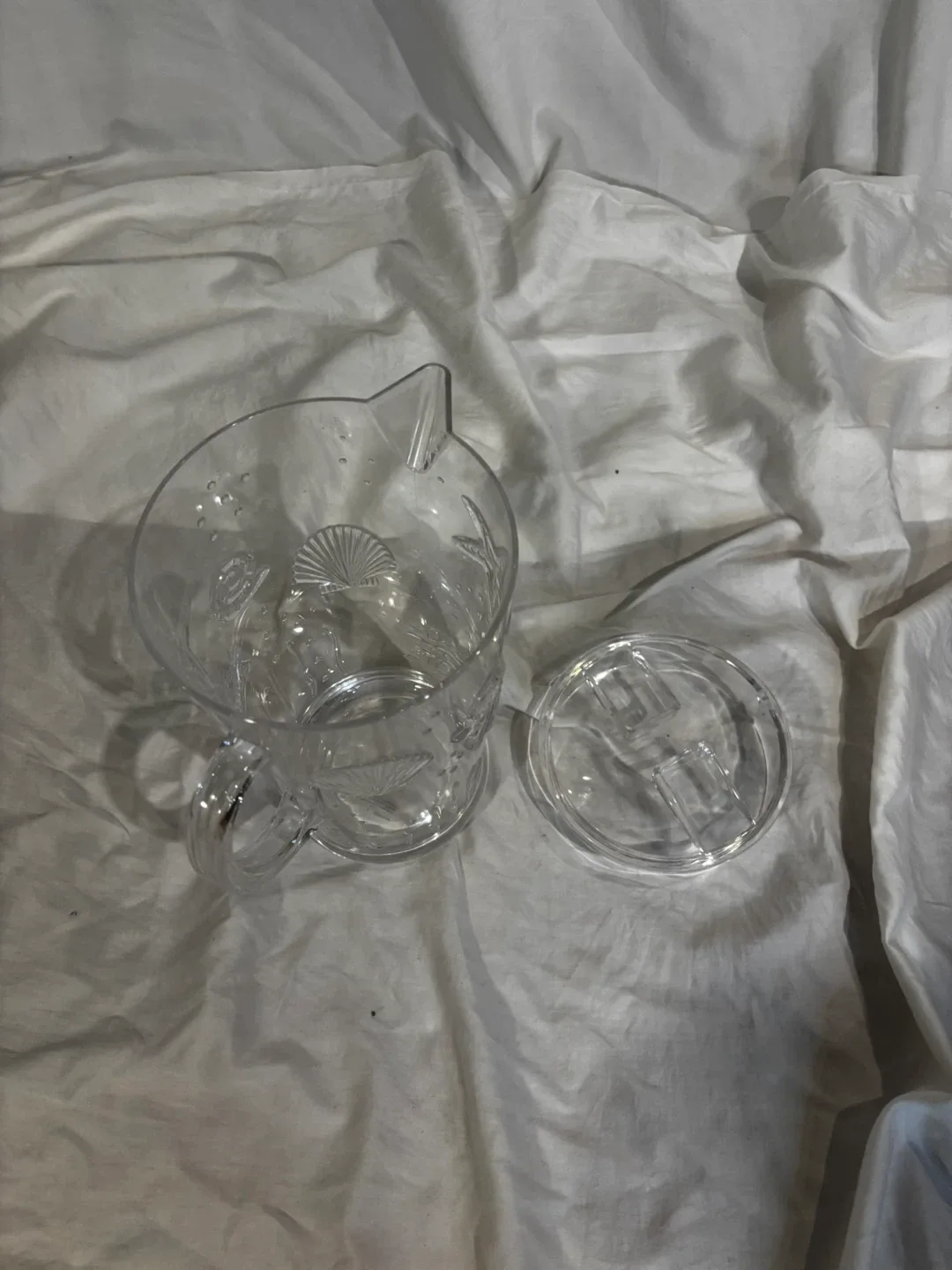 Plastic Pitcher with Lid image indicator(3)