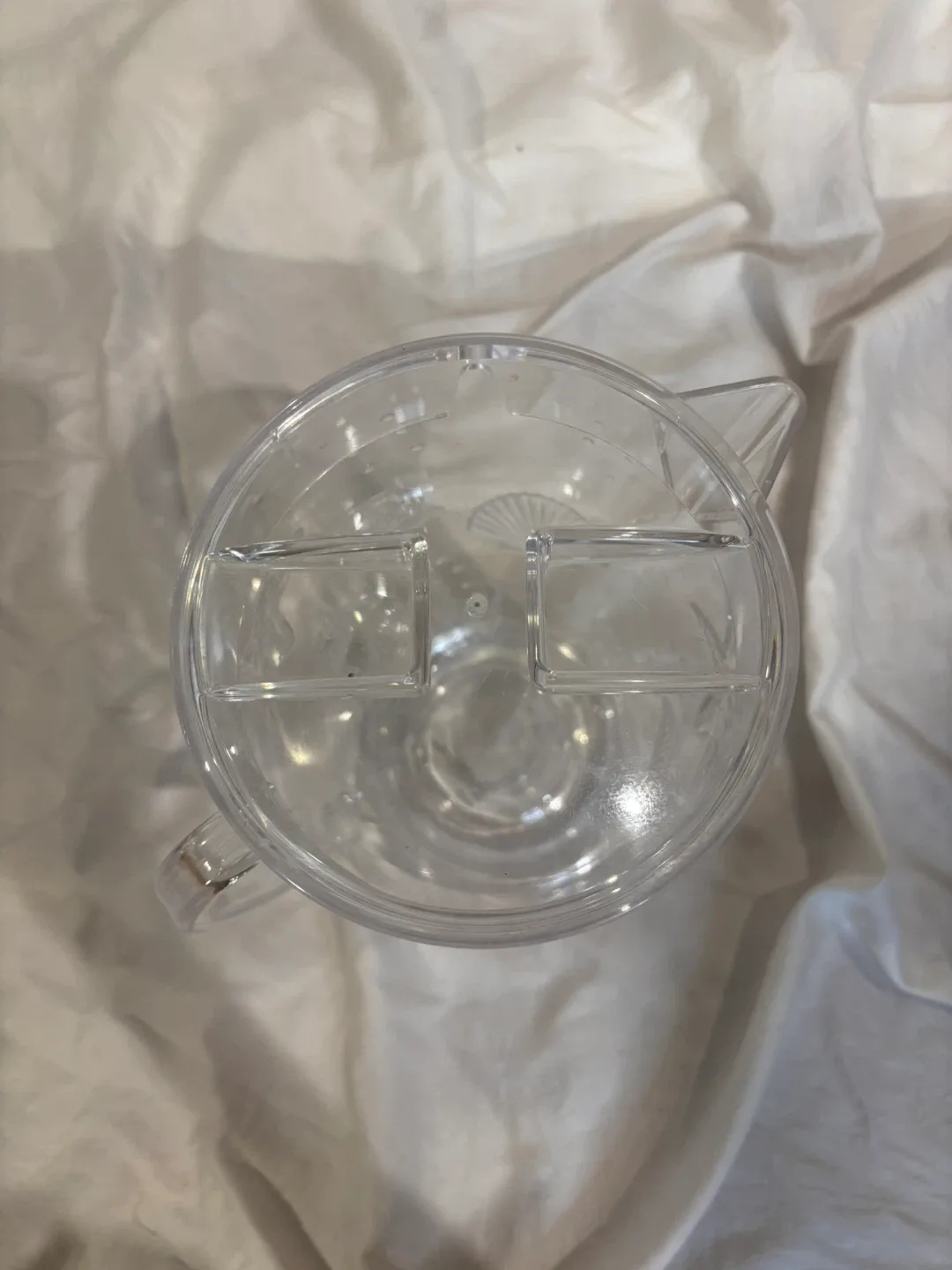 Plastic Pitcher with Lid image indicator(2)