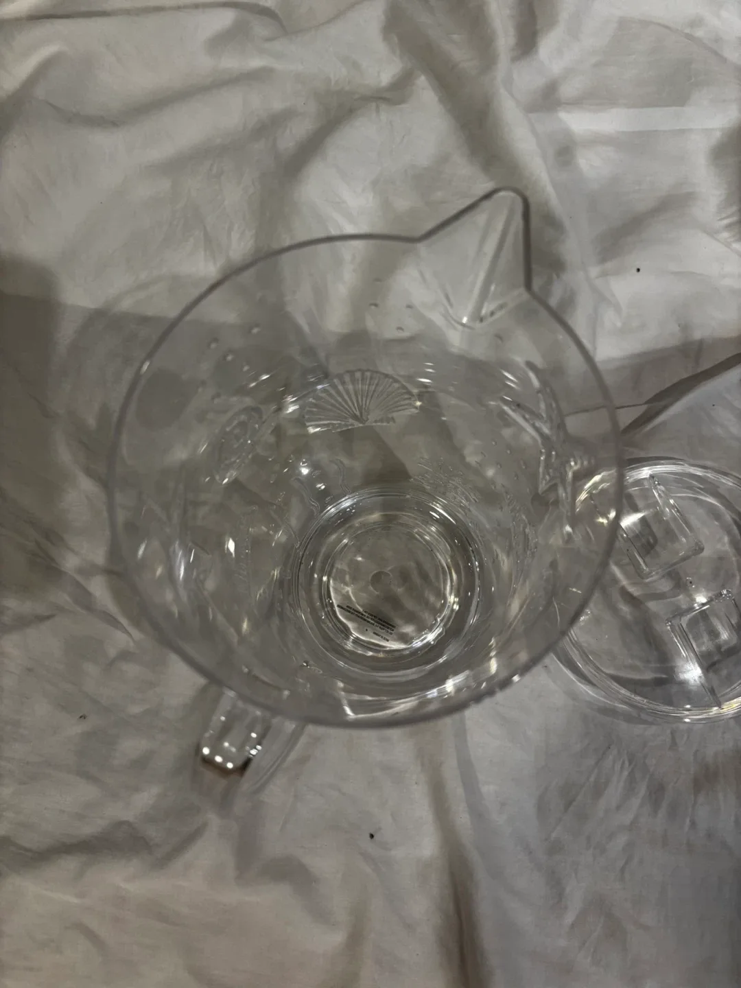 Plastic Pitcher with Lid image indicator(4)