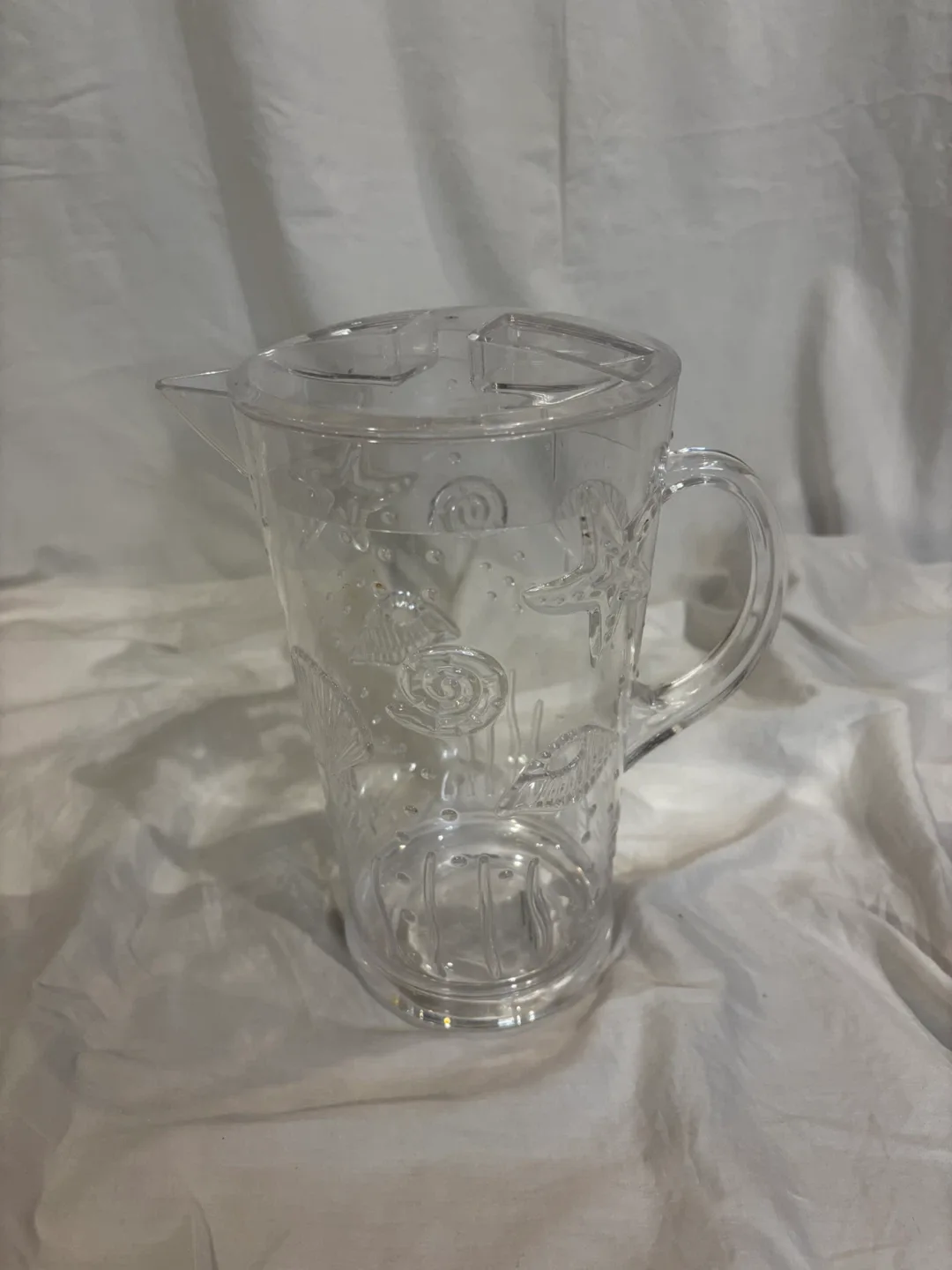 Plastic Pitcher with Lid image indicator(10)