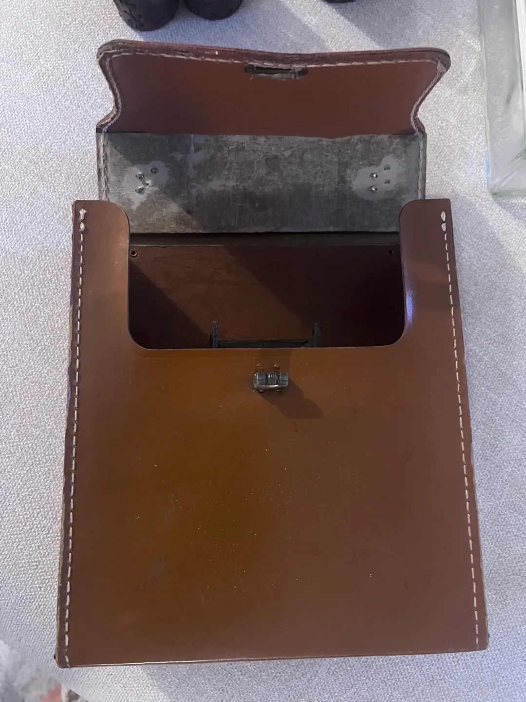 Vintage Liquor Set with Leather Case image indicator(2)