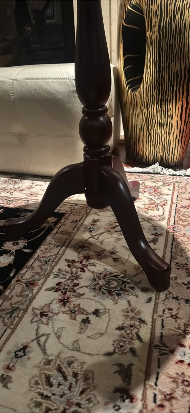 Round Accent Table - 26" Diameter image indicator(3)