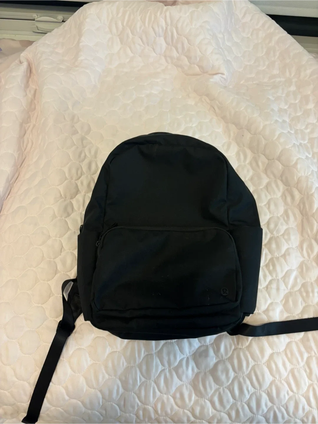 Lululemon Everywhere Backpack Black and beige thumbnail