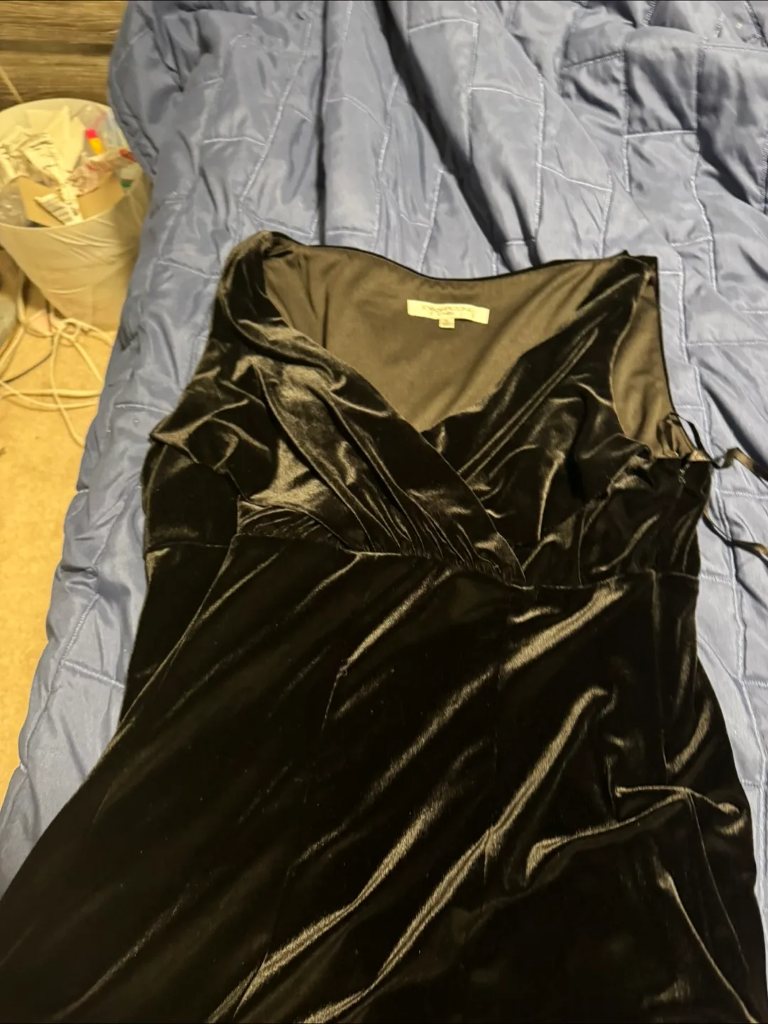 Evan-Picone Black Velvet Dress - Size 16 image indicator(3)