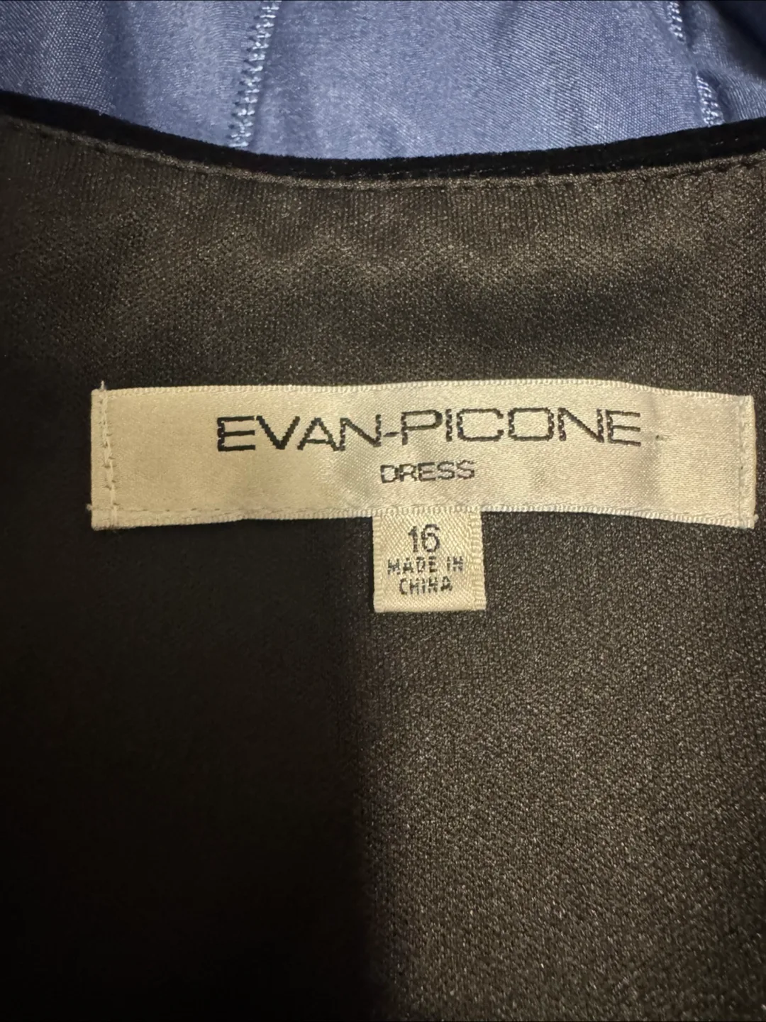 Evan-Picone Black Velvet Dress - Size 16 image indicator(2)