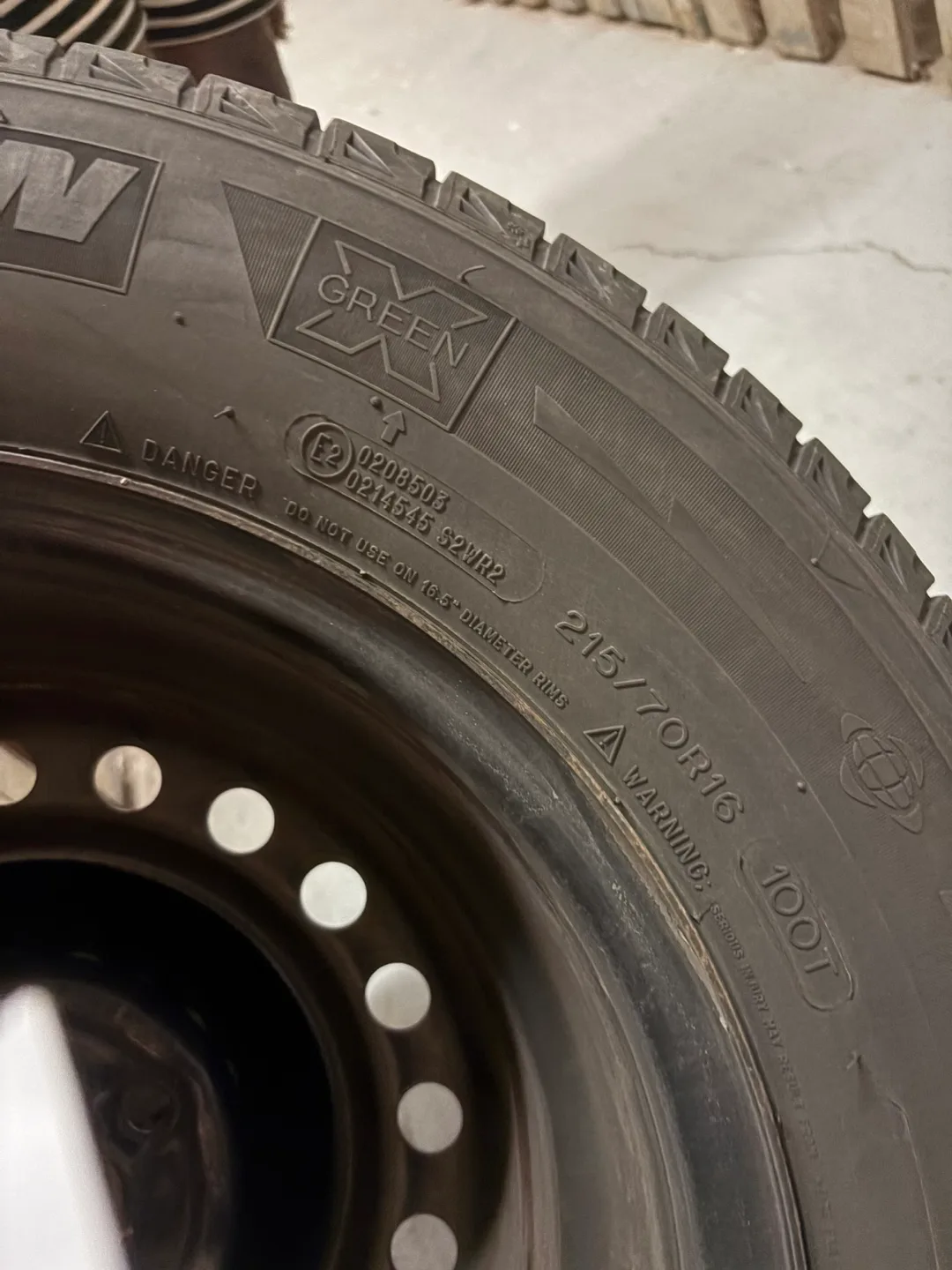 Set of 4 Winter Tires 215/70R16 image indicator(6)