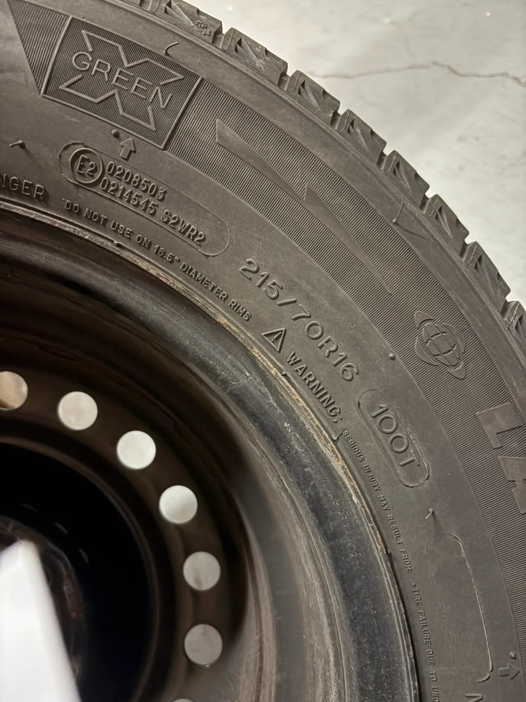 Set of 4 Winter Tires 215/70R16 image indicator(5)