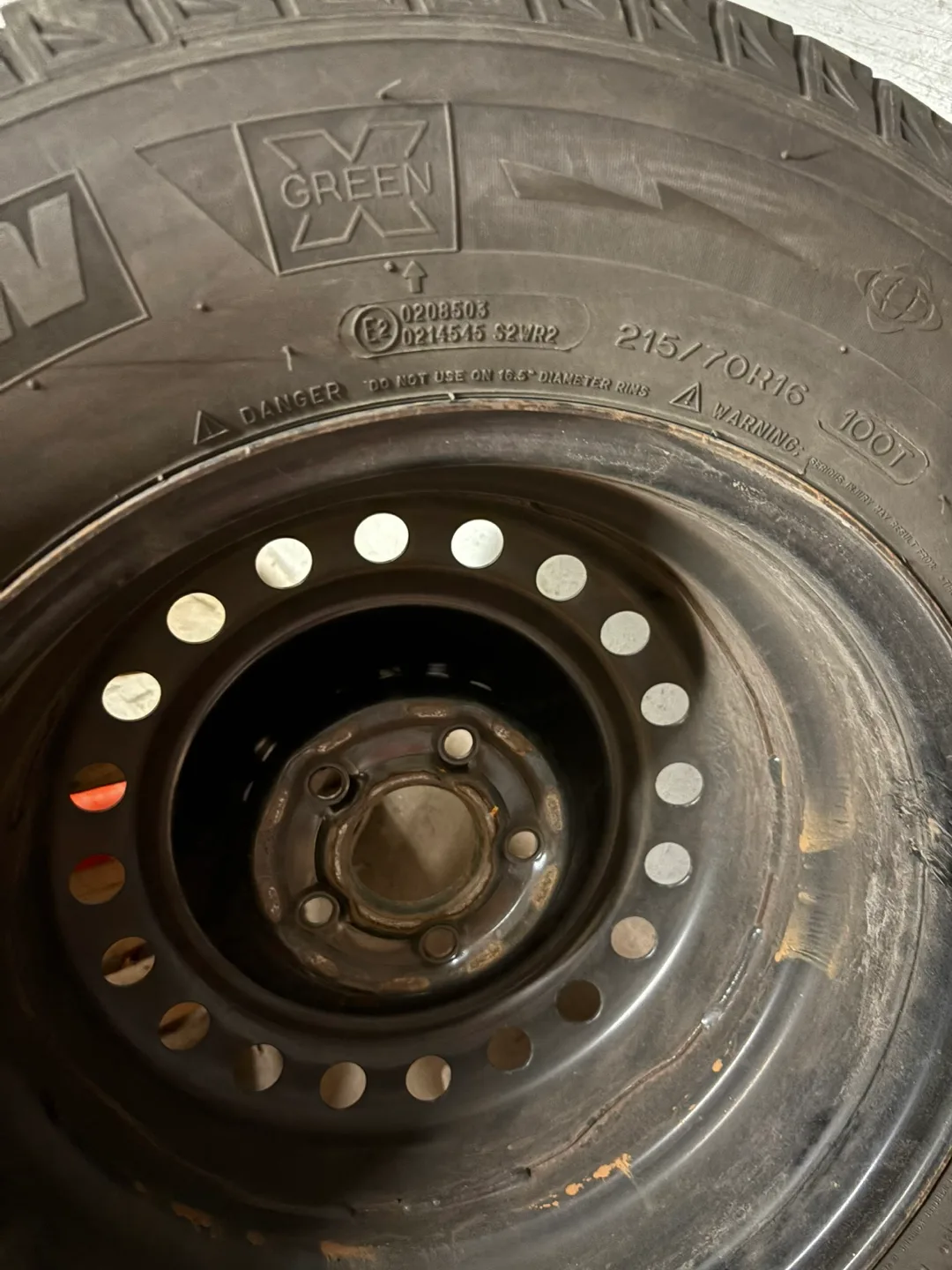 Set of 4 Winter Tires 215/70R16 image indicator(4)