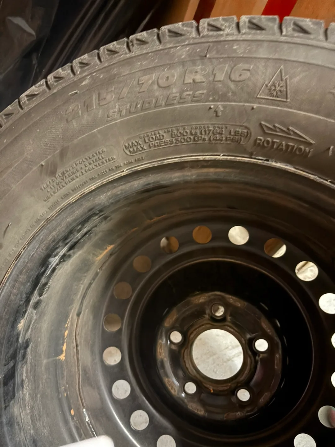 Set of 4 Winter Tires 215/70R16 image indicator(8)