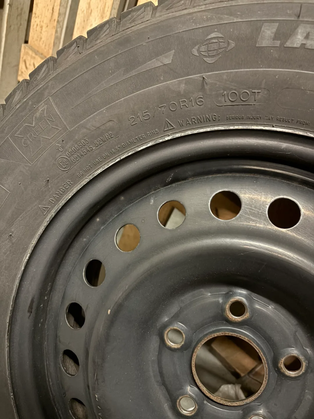 Set of 4 Winter Tires 215/70R16 image indicator(7)