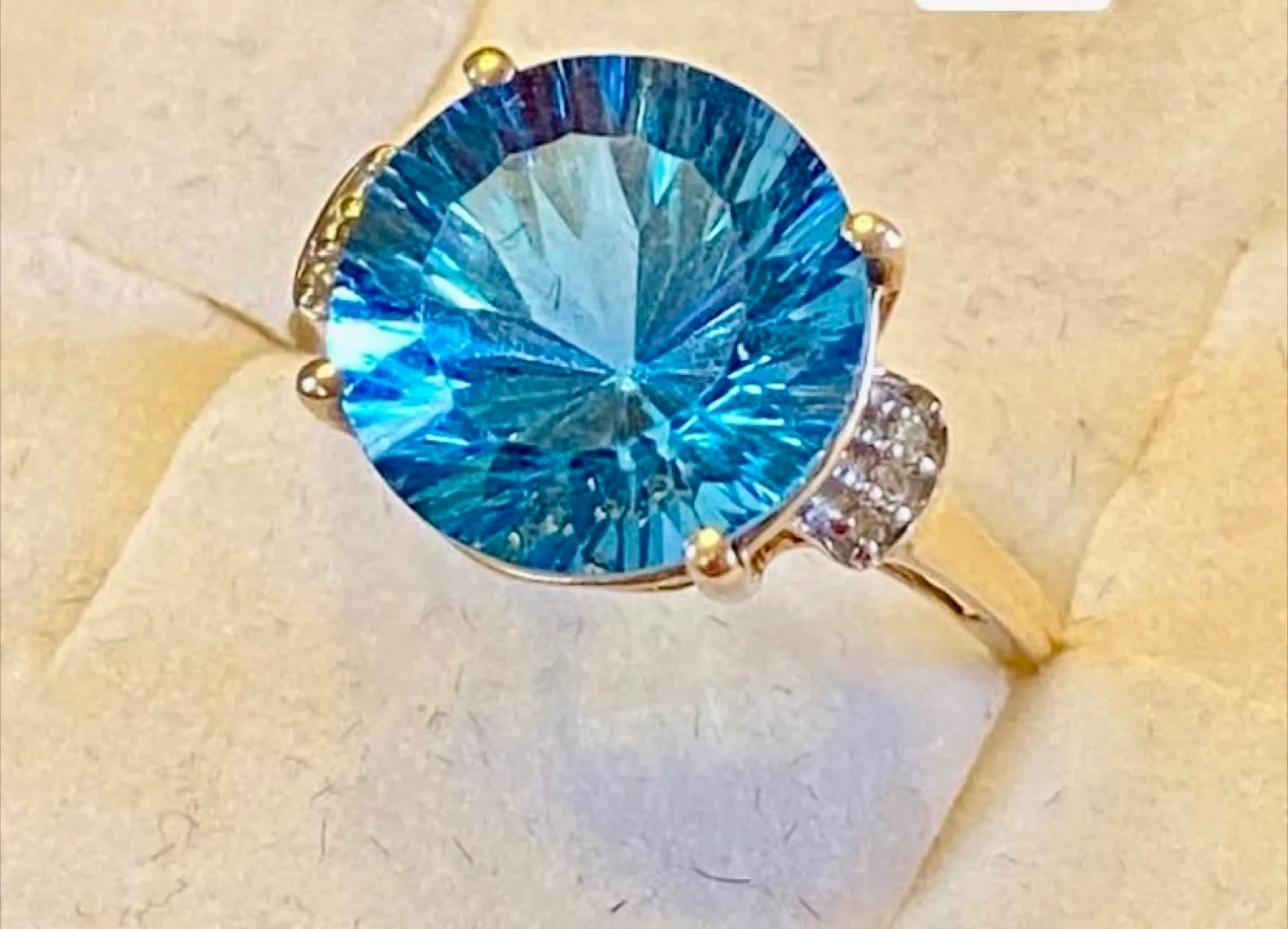 14k yellow gold Blue Topaz & Diamond Ring image indicator(2)