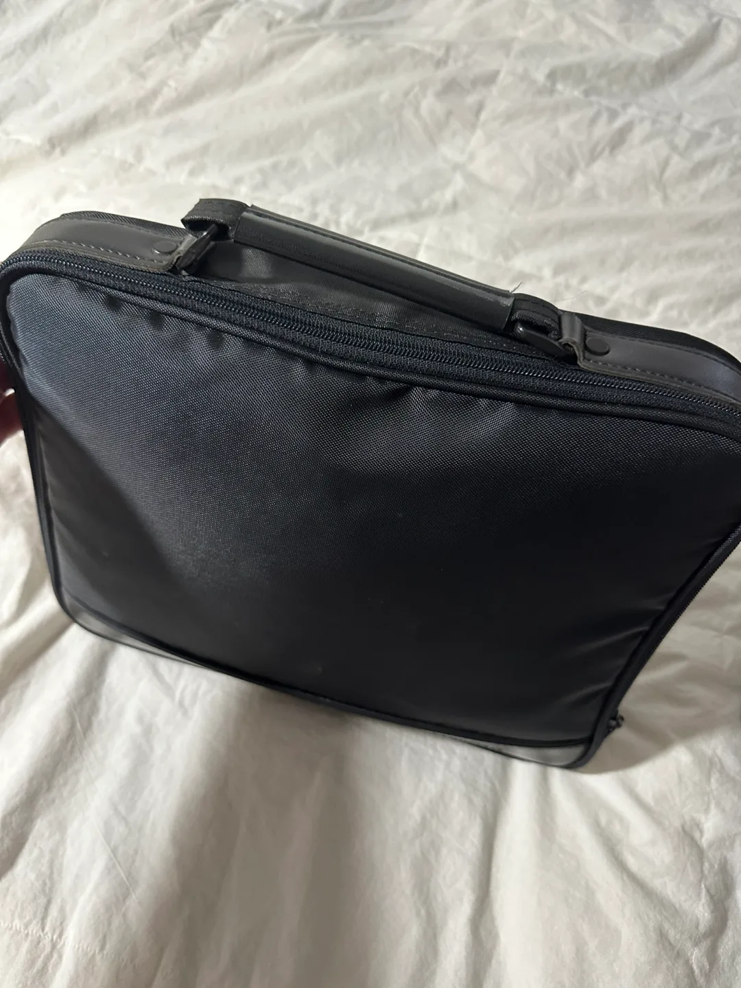 Coby V-ZON Portable DVD Player with Bag image indicator(5)