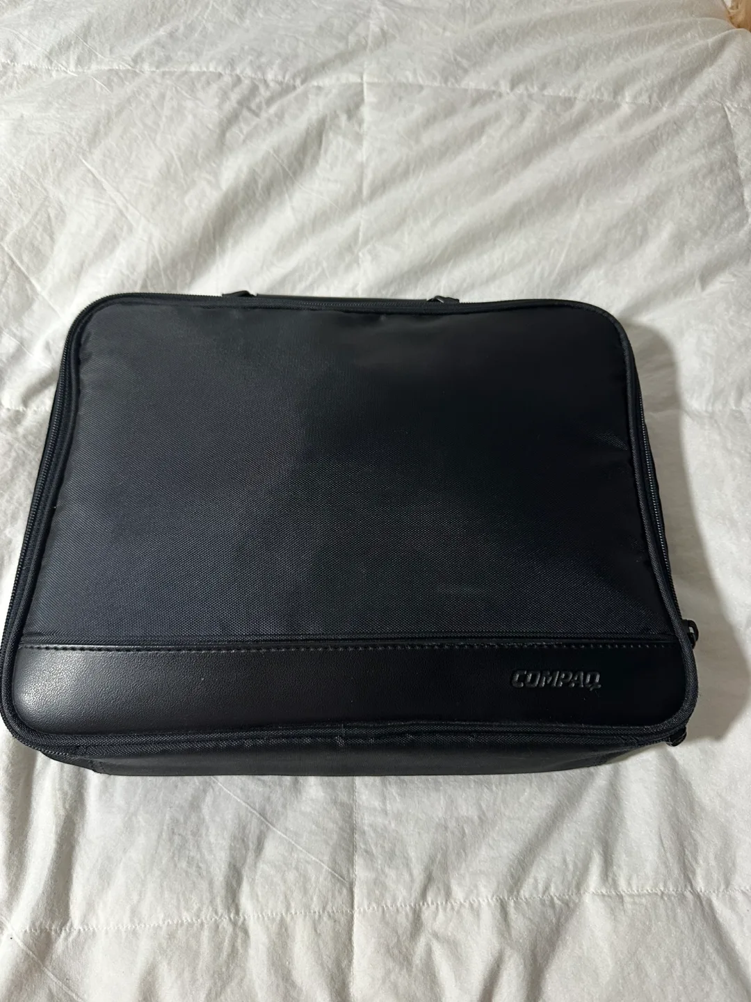 Coby V-ZON Portable DVD Player with Bag image indicator(4)