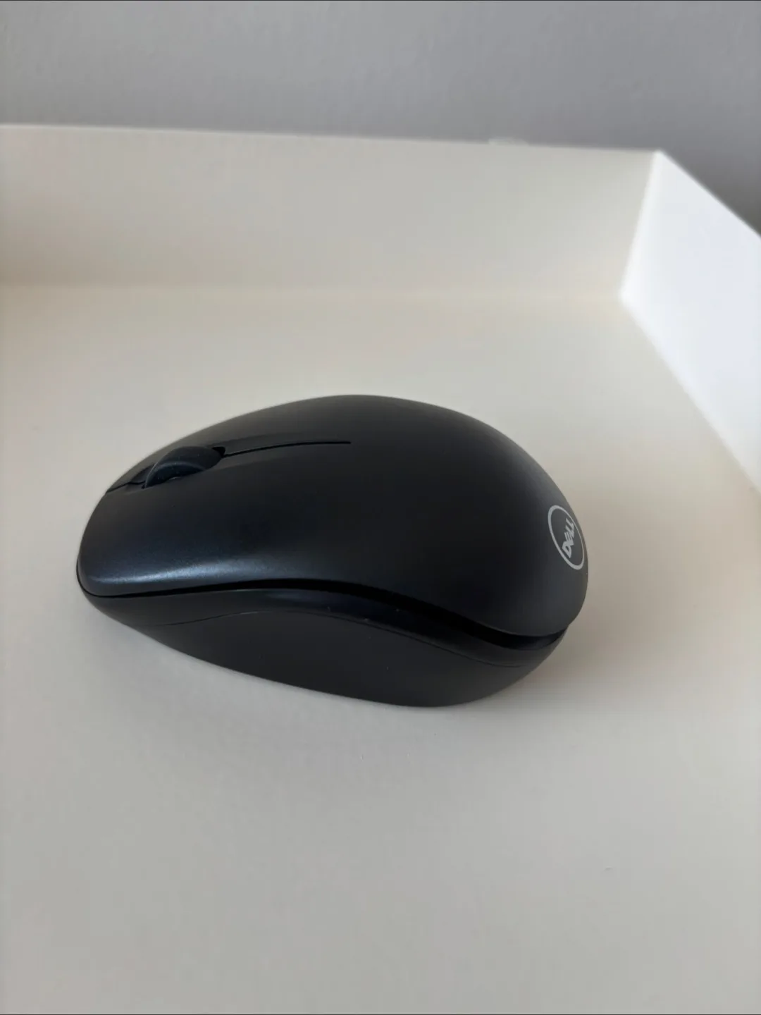 Dell WM126 Wireless Optical Mouse - Black thumbnail