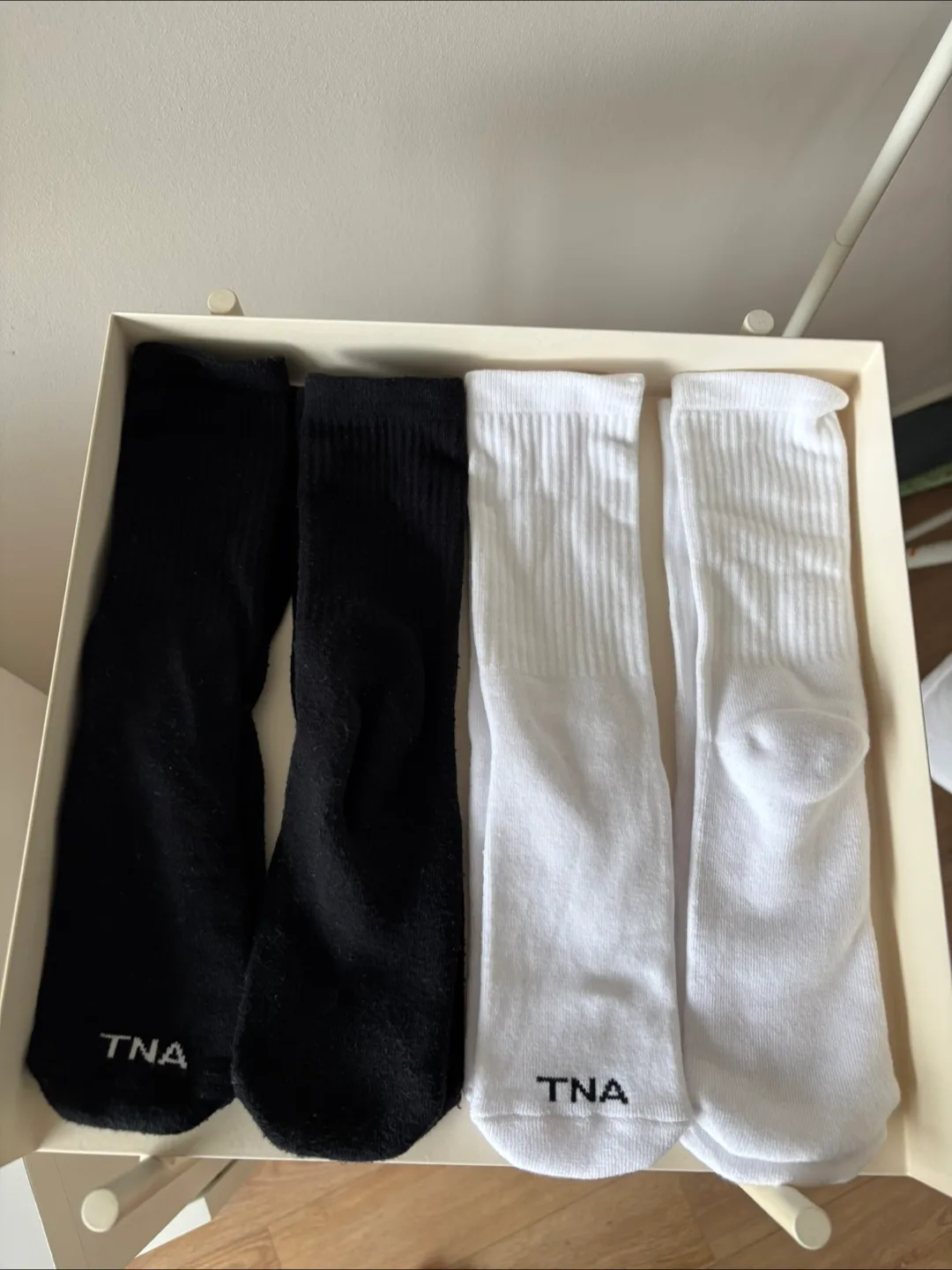 4 pairs New Tna Best-ever Crew Socks (2 white, 2 black) thumbnail