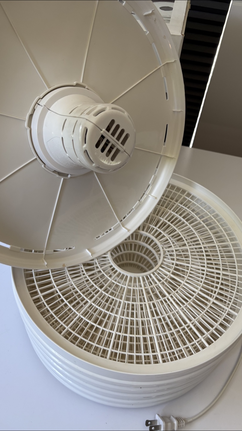 Nesco Snackmaster Entre Food Dehydrator - photo 3