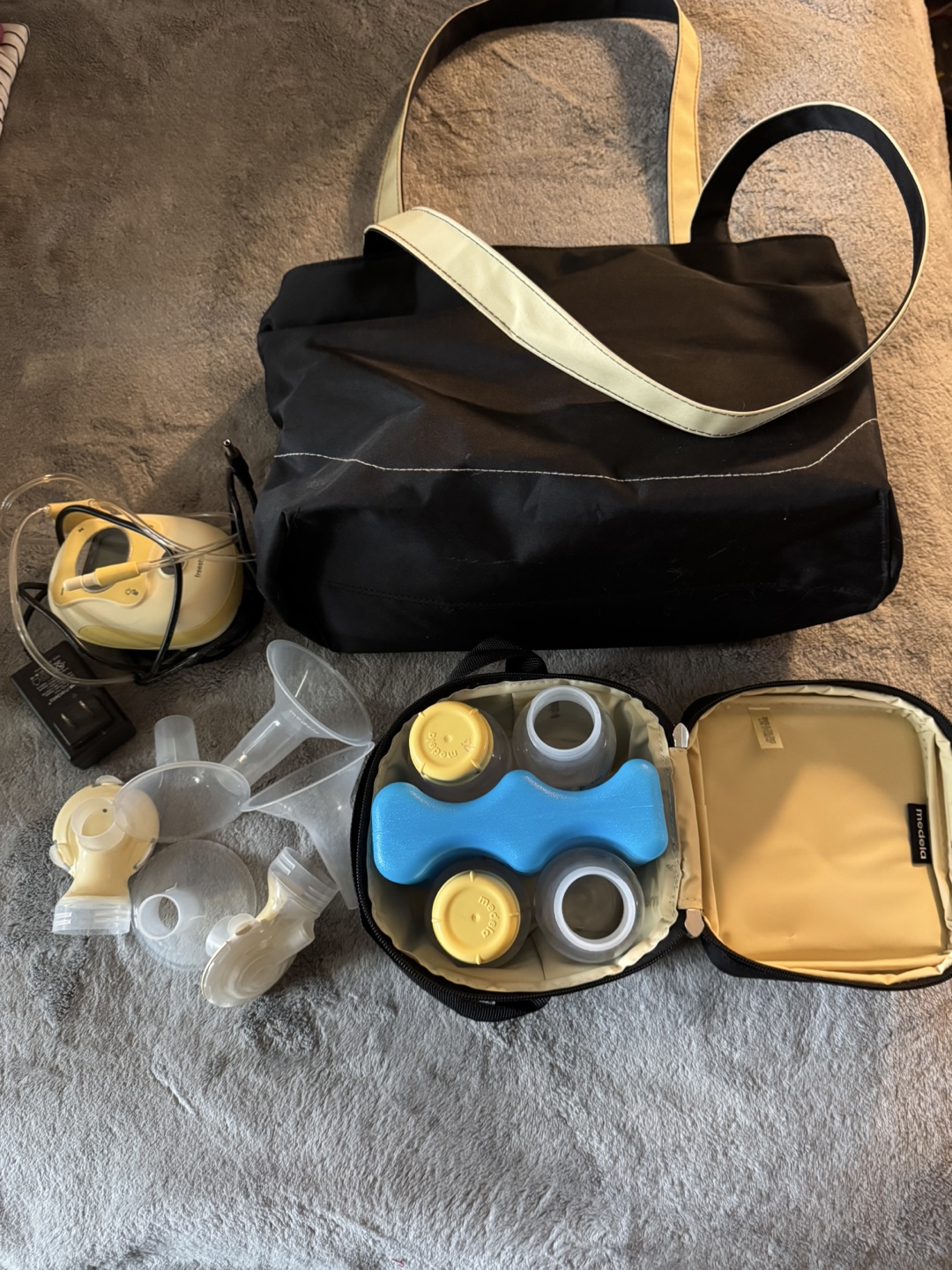 Medela Breast Pump with Tote Bag
