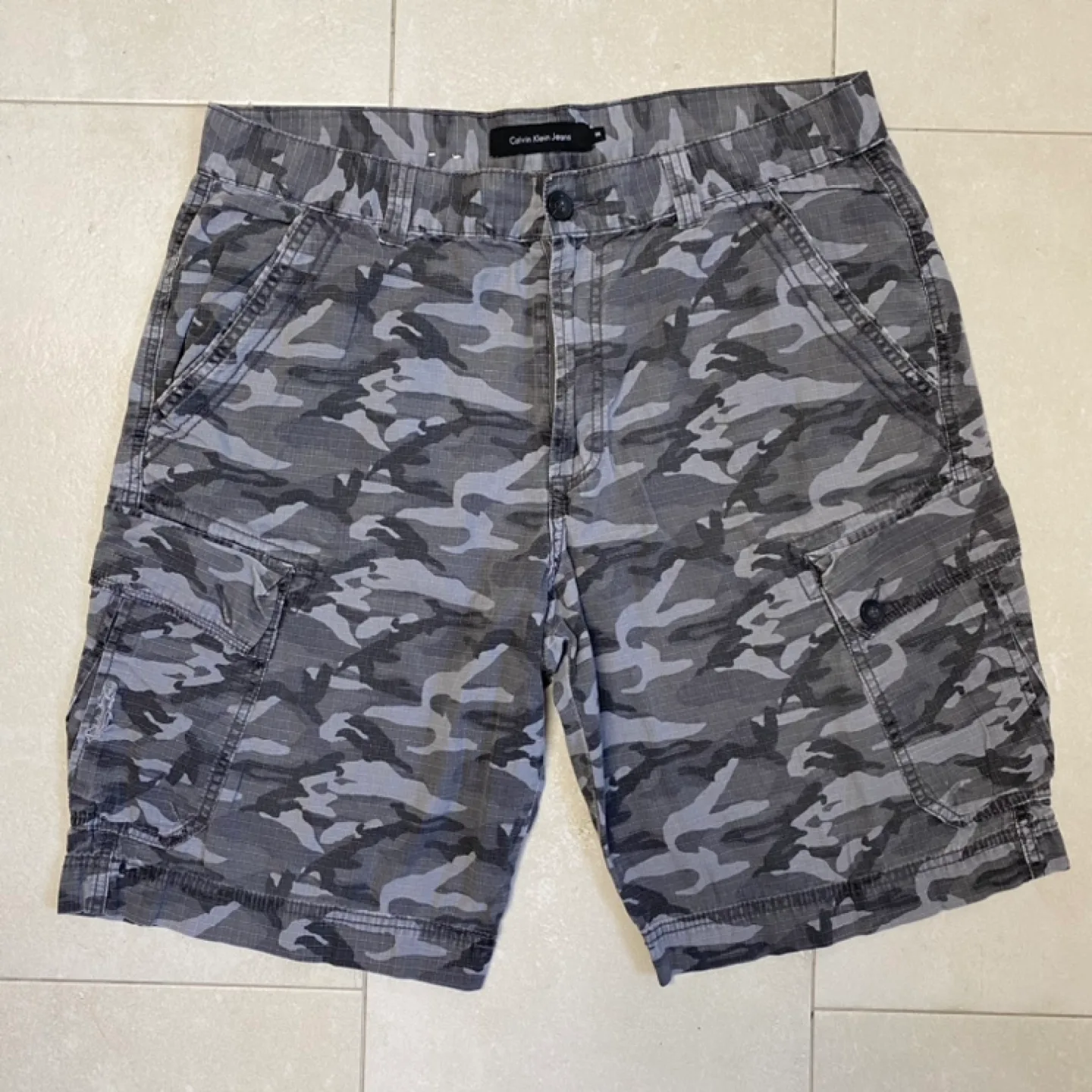 Calvin Klein Jeans Camo Cargo Shorts - Size 36 thumbnail