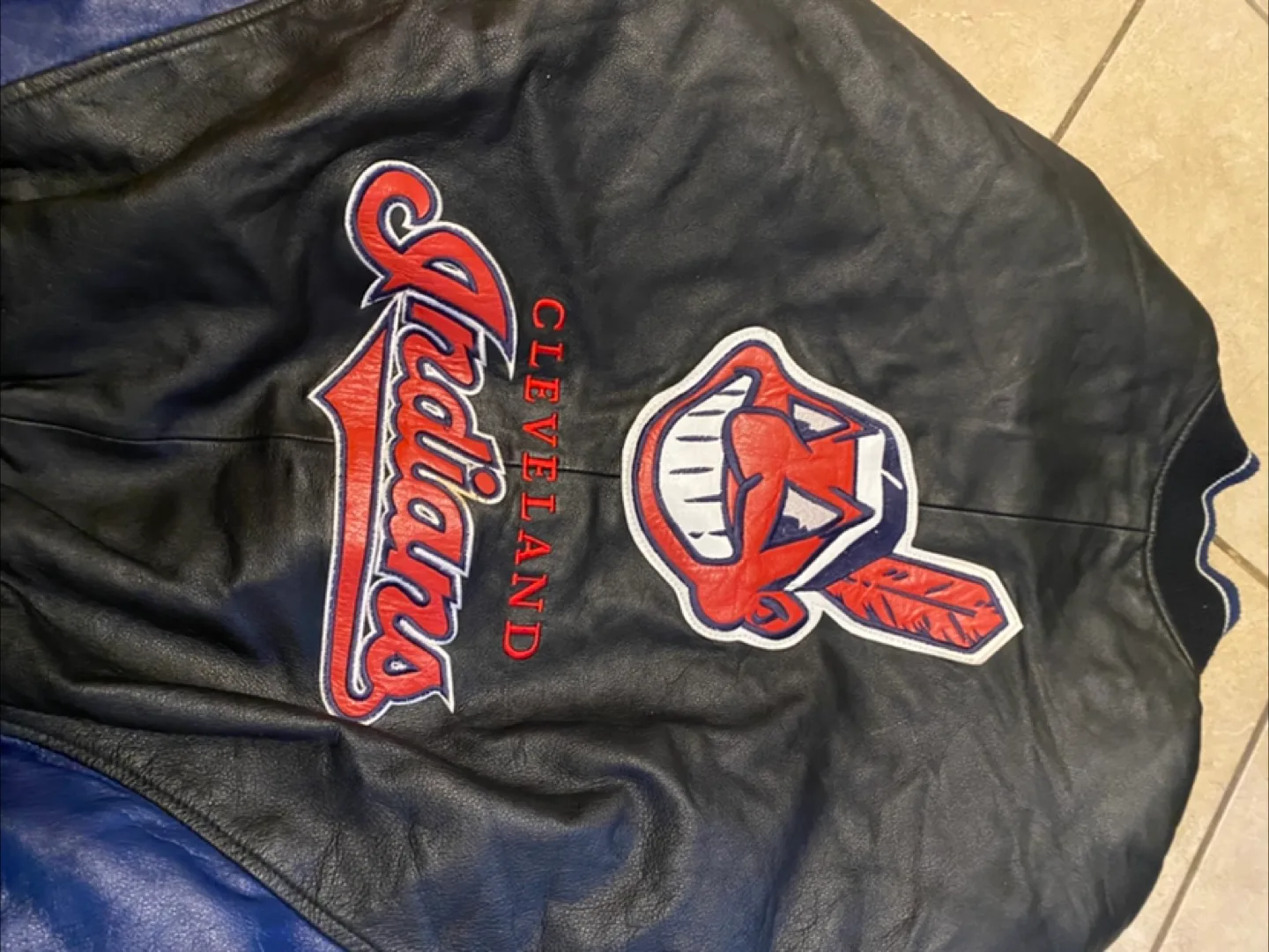 Cleveland Indians MLB Genuine Merchandise XL Leather Jacket image indicator(3)