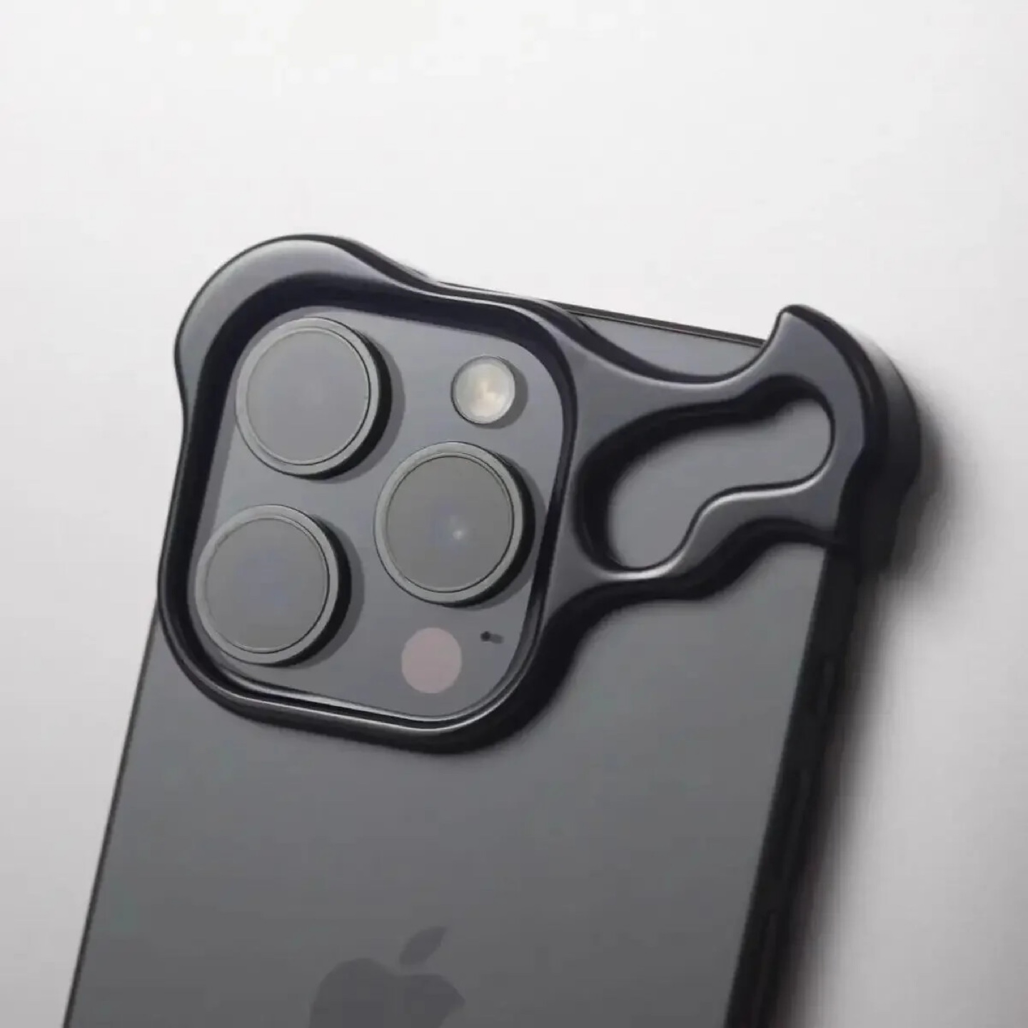 Minimalist Black iPhone 15 Case - photo 4