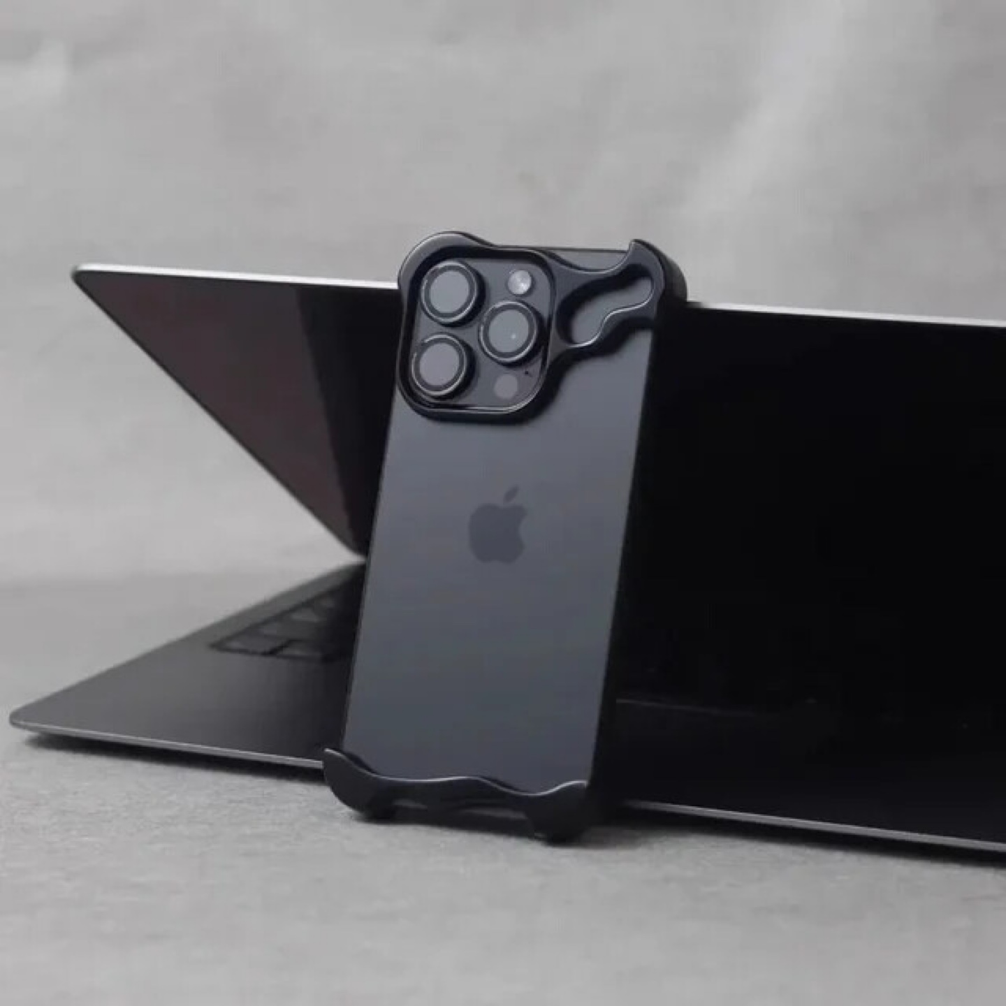 Minimalist Black iPhone 15 Case - photo 5
