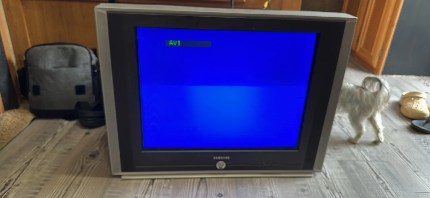 Samsung CRT TV with remote thumbnail