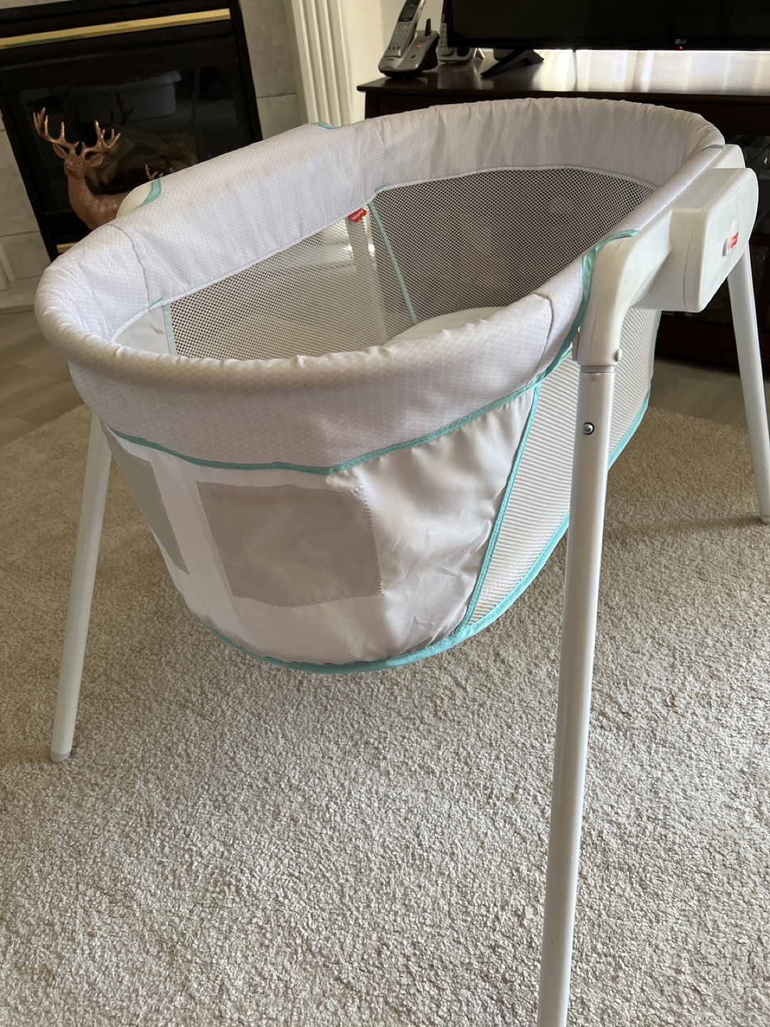 Fisher-Price Soothing Motions Bassinet