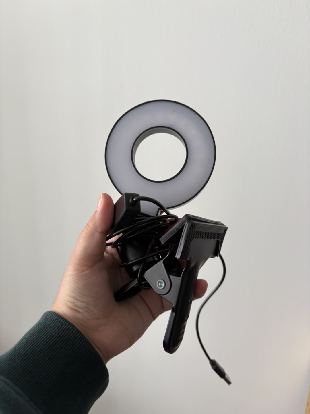 Free Clip-on Ring Light