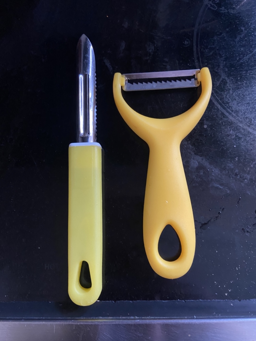 Yellow Vegetable Peelers - Set of 2 - photo 2