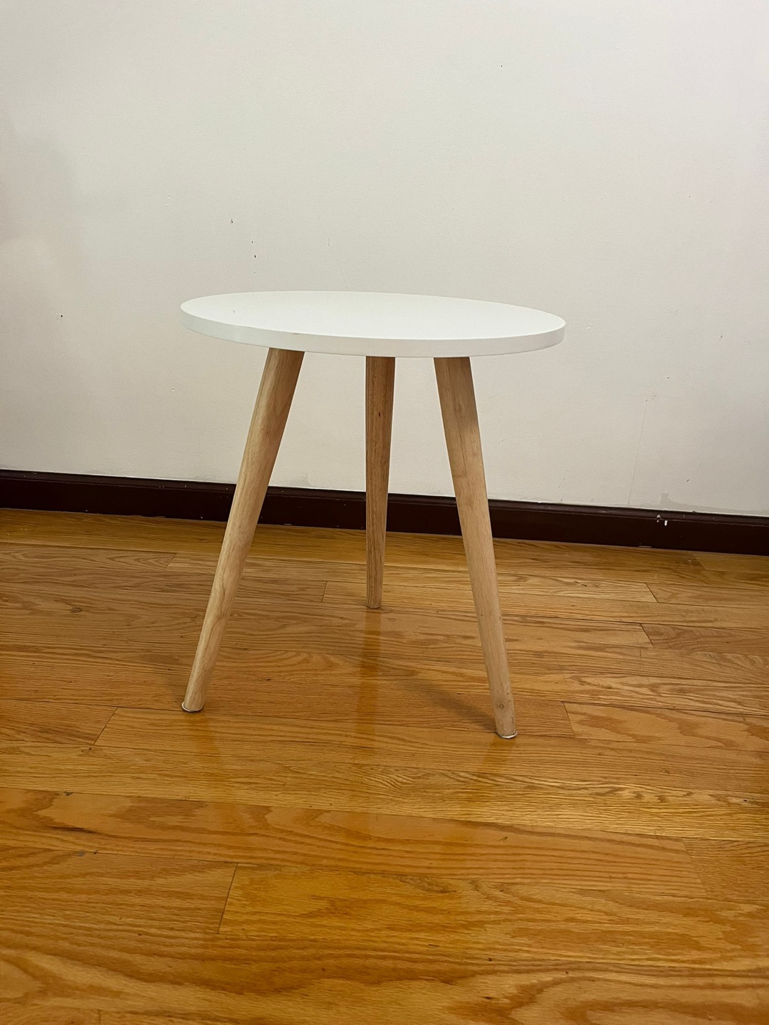 White Round Side Table - photo 2