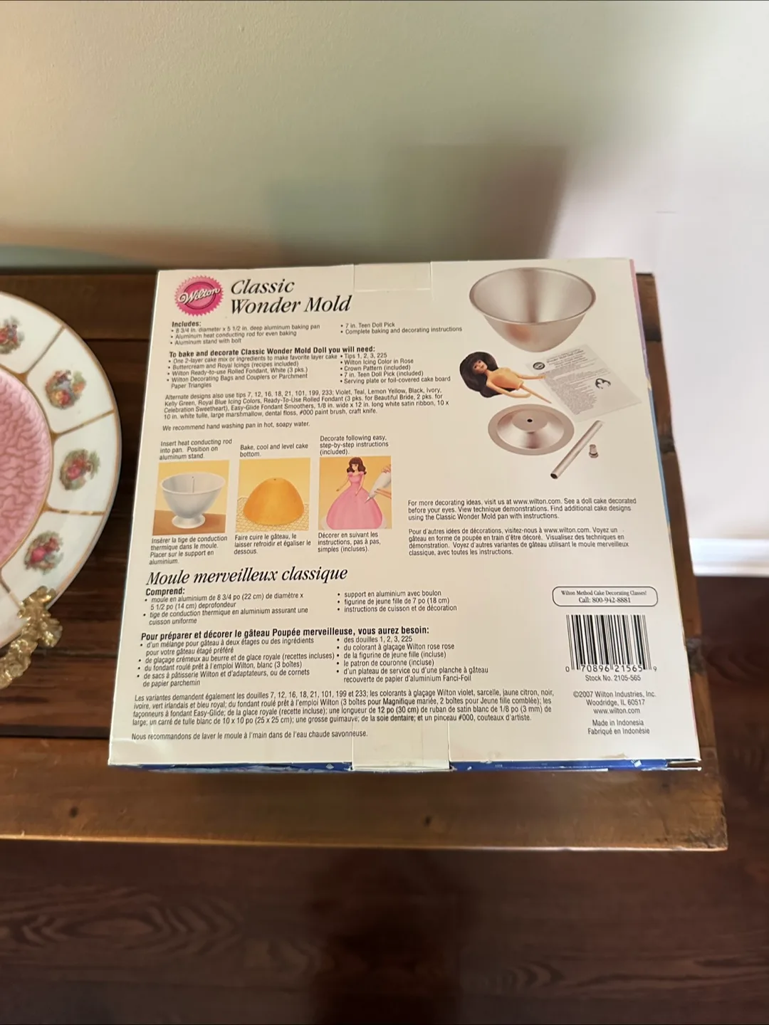 Wilton Classic Wonder Mold Cake Pan image indicator(3)