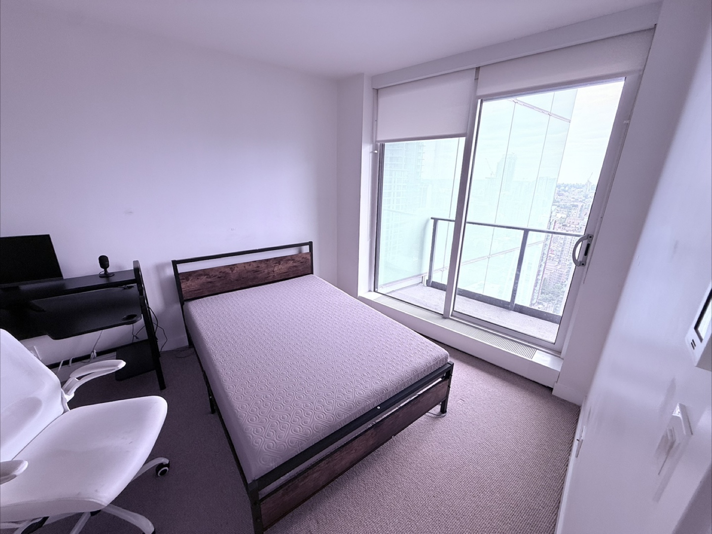 Queen Size Bed Frame - photo 3