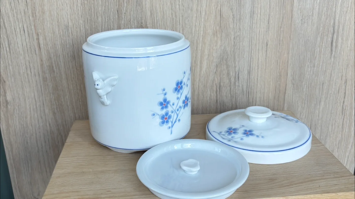 Vintage Cheng’s white jade porcelain Jar with Lid image indicator(4)