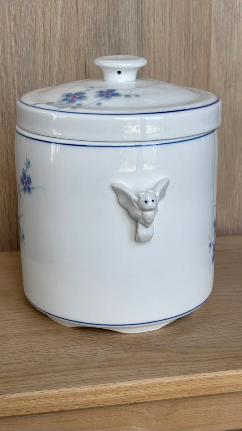Vintage Cheng’s white jade porcelain Jar with Lid image indicator(2)