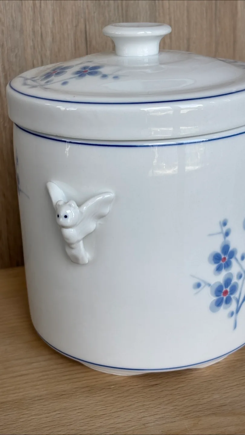 Vintage Cheng’s white jade porcelain Jar with Lid image indicator(3)