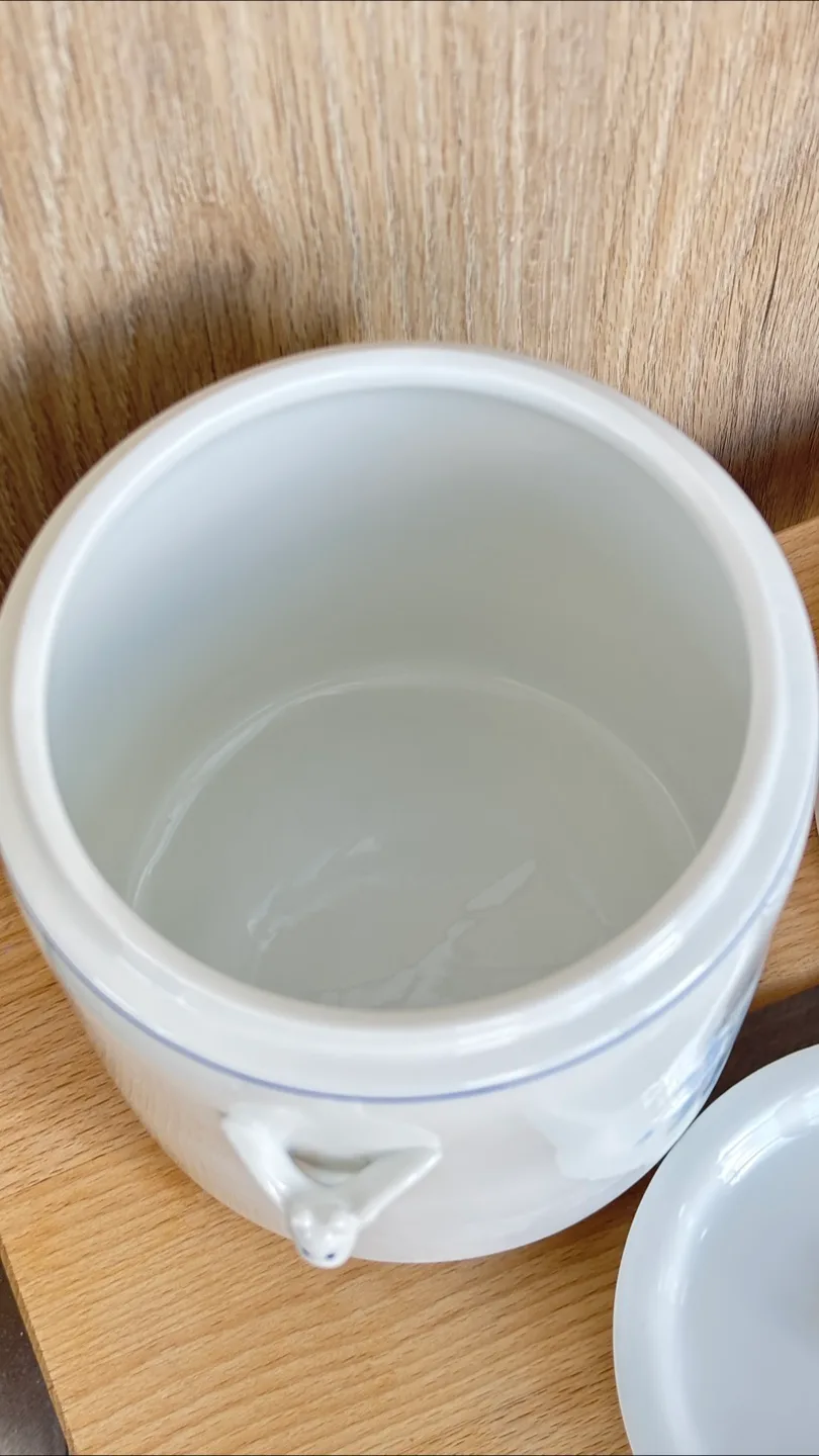 Vintage Cheng’s white jade porcelain Jar with Lid image indicator(5)