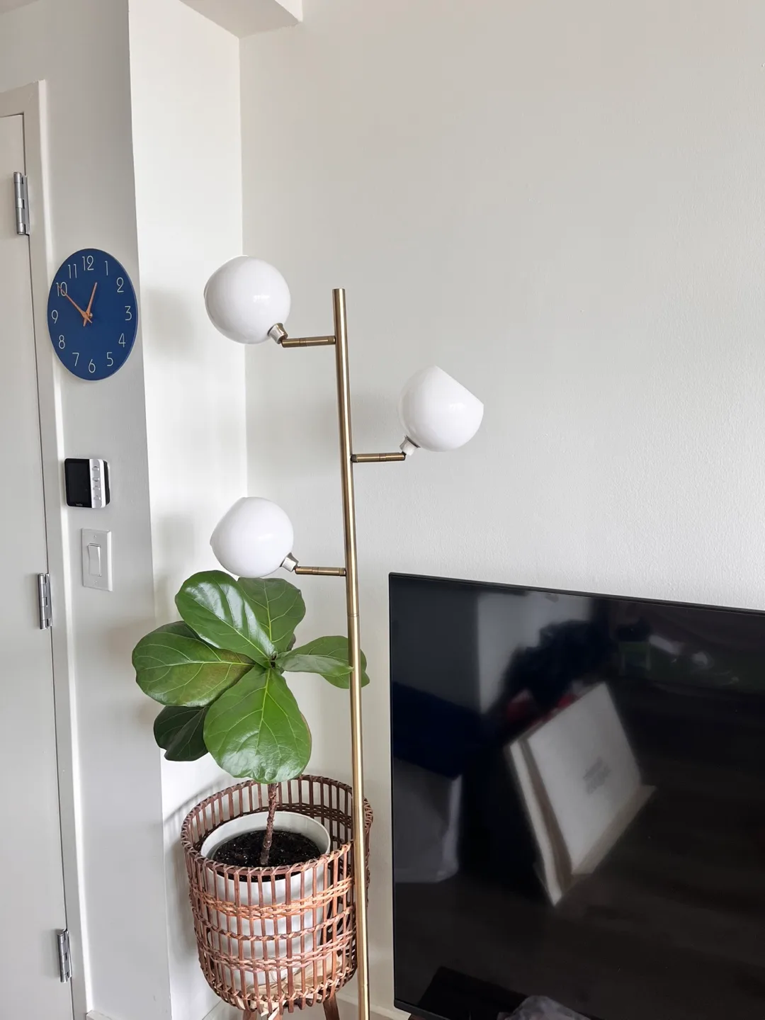 Modern Globe Floor Lamp thumbnail
