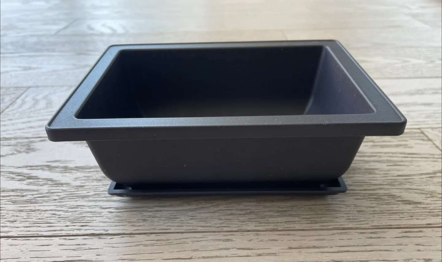 Thick Black Plant Pot with Tray image indicator(2)