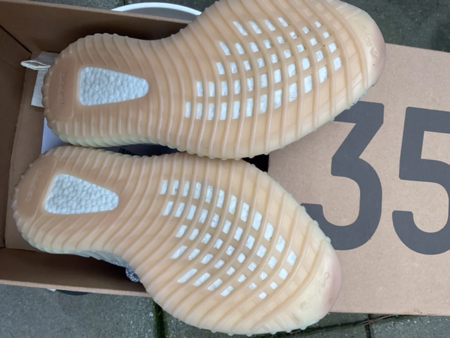 Adidas Yeezy Boost 350 V2 Size 10(reflective ) image indicator(2)