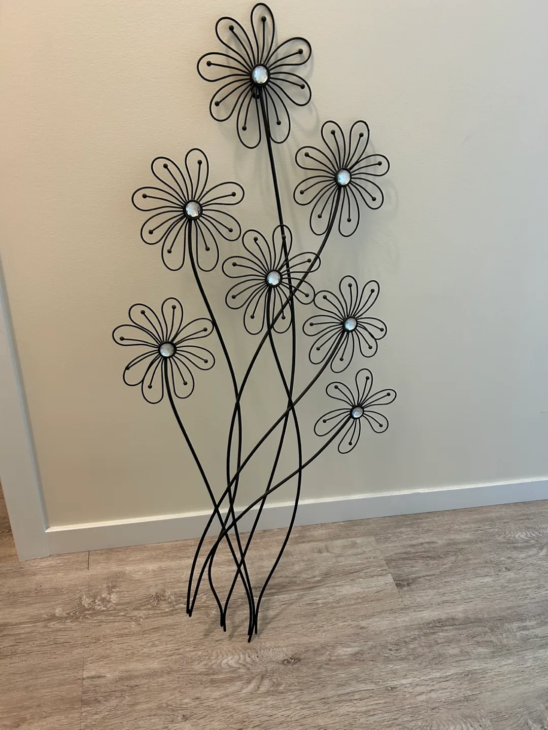 Metal Flower Wall Decor thumbnail