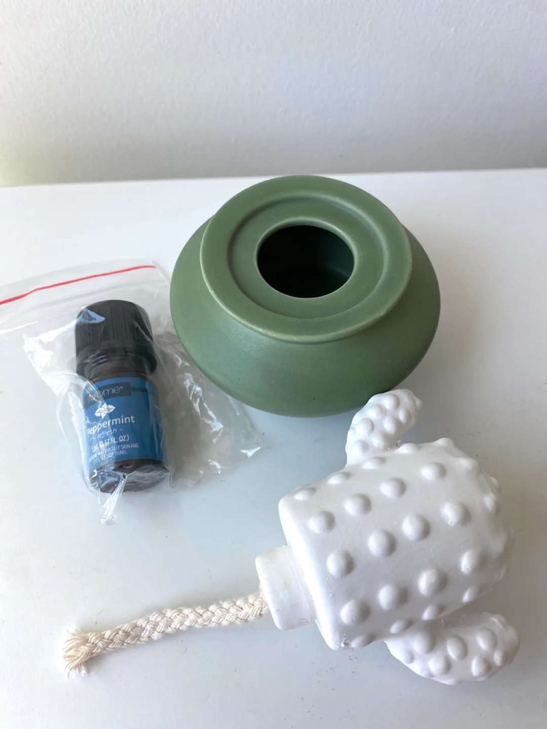 Airomé Porcelain Essential Oil Diffuser - Cactus image indicator(2)