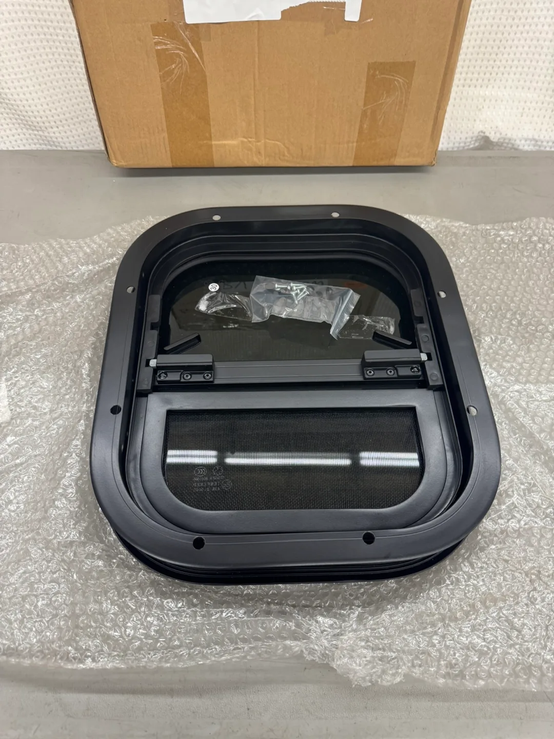 RV Sliding Window with Screen image indicator(8)