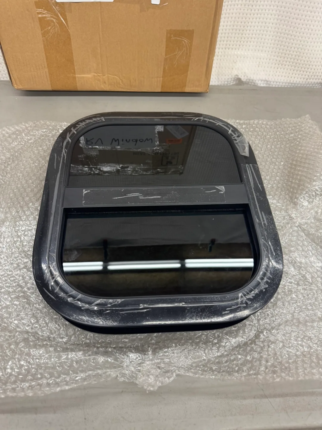 RV Sliding Window with Screen image indicator(7)