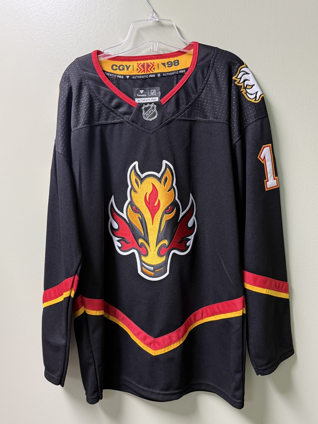 Calgary Flames Gaudreau #13 Jersey & Hat