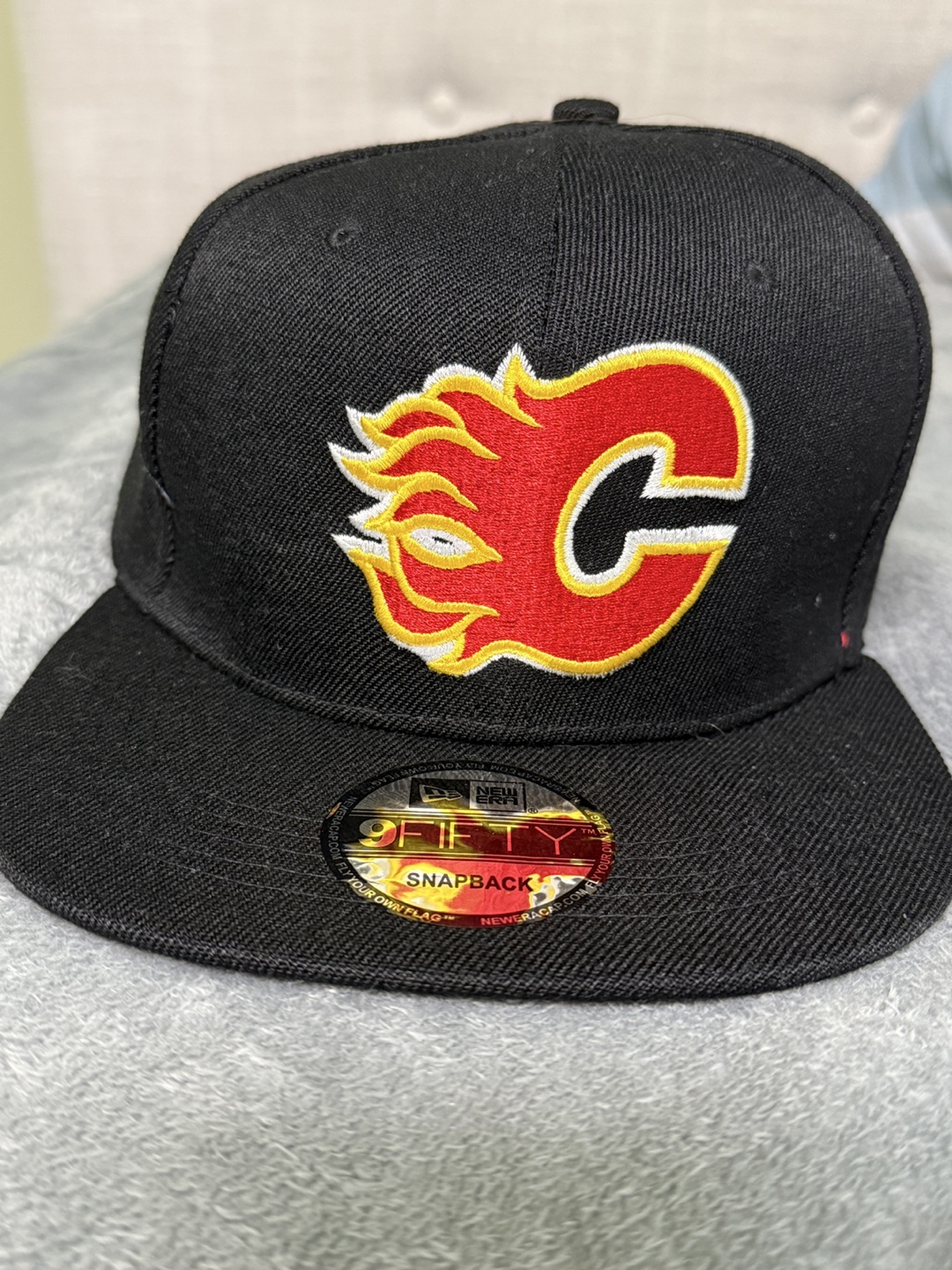 Calgary Flames Gaudreau #13 Jersey & Hat - photo 3