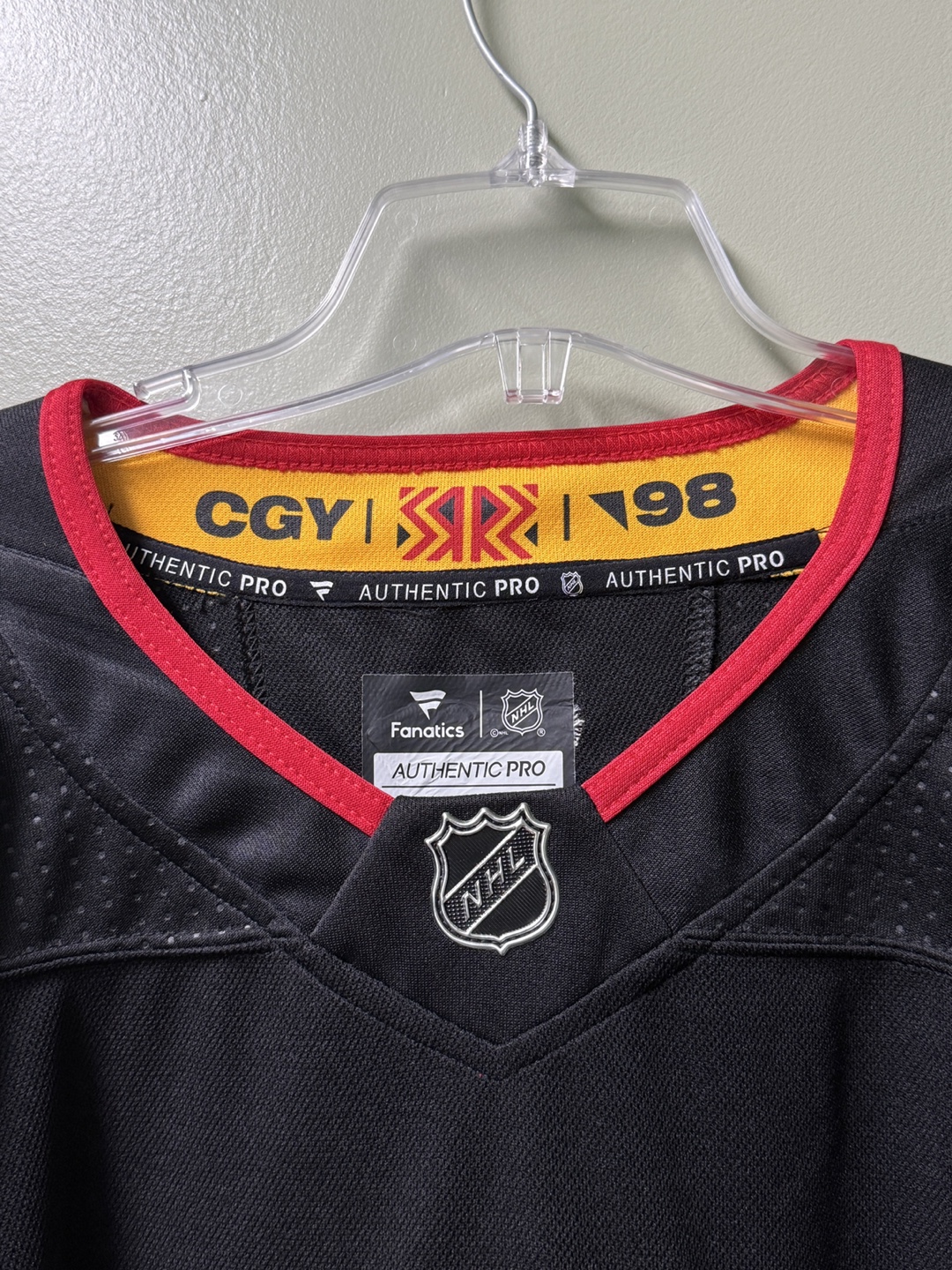 Calgary Flames Gaudreau #13 Jersey & Hat - photo 4