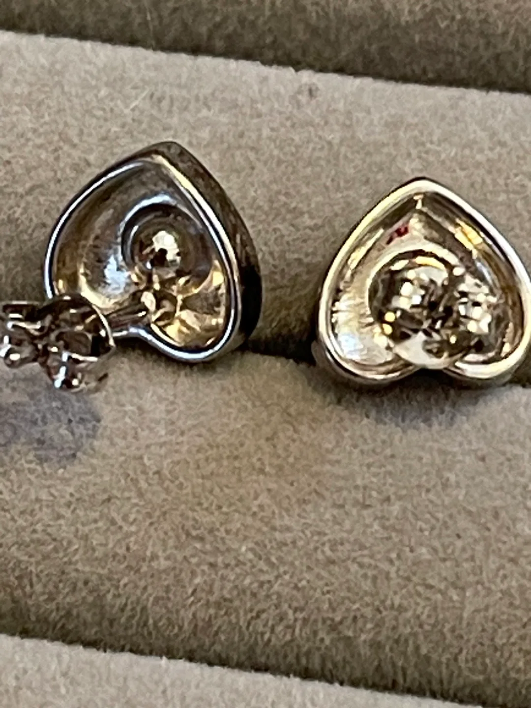 NIC & SYD Swarovski Heart Stud Earrings image indicator(5)