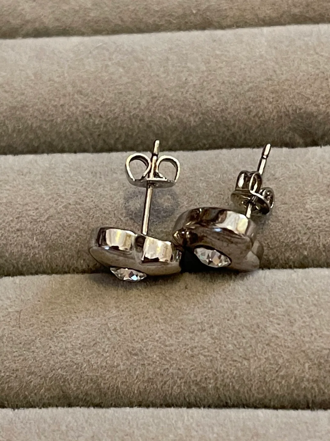 NIC & SYD Swarovski Heart Stud Earrings image indicator(3)