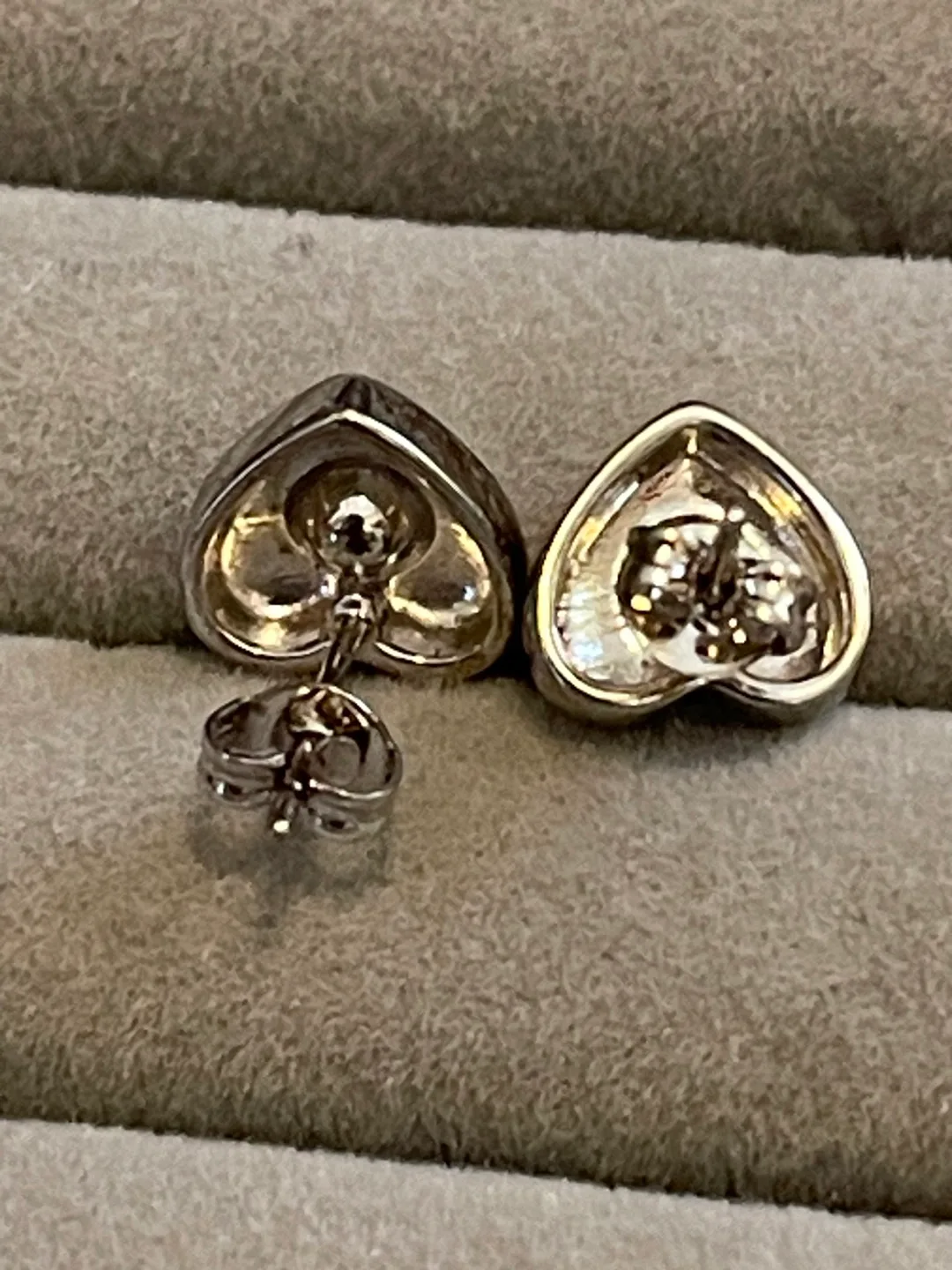 NIC & SYD Swarovski Heart Stud Earrings image indicator(4)